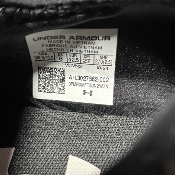 Under Armour Fat Tire Black and White Athletic Shoes with Lightweight Design - Picture 10 of 10